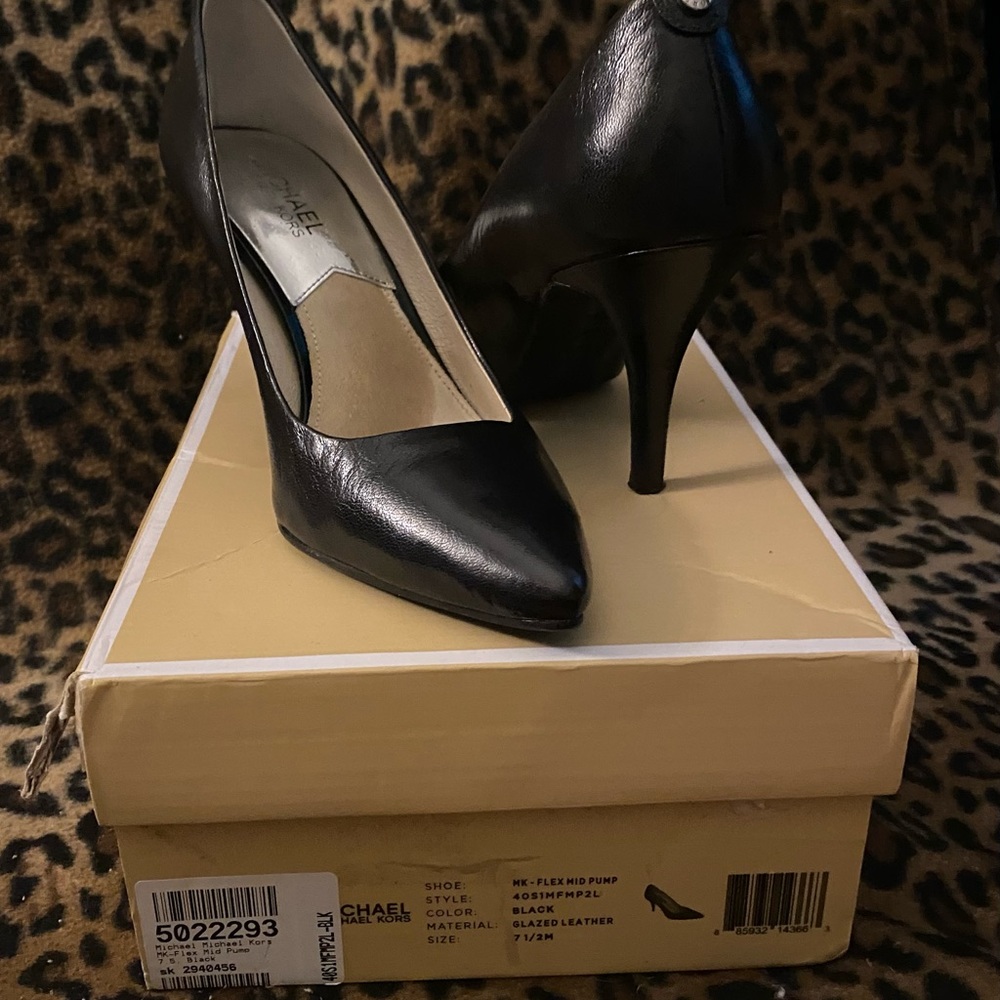 Size 7.5 Black Micheal Kors Flex Mid Pumps